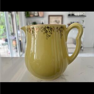 VINTAGE HALL'S SUPERIOR QUALITY YELLOW w/ GOLD TRIM PITCHER USA 6" TALL